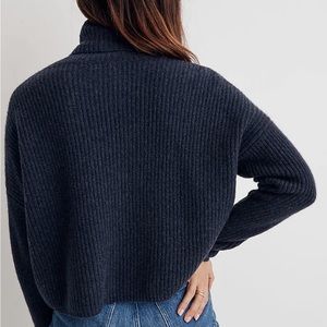 Cashmere blend boxy and cropped turtleneck
